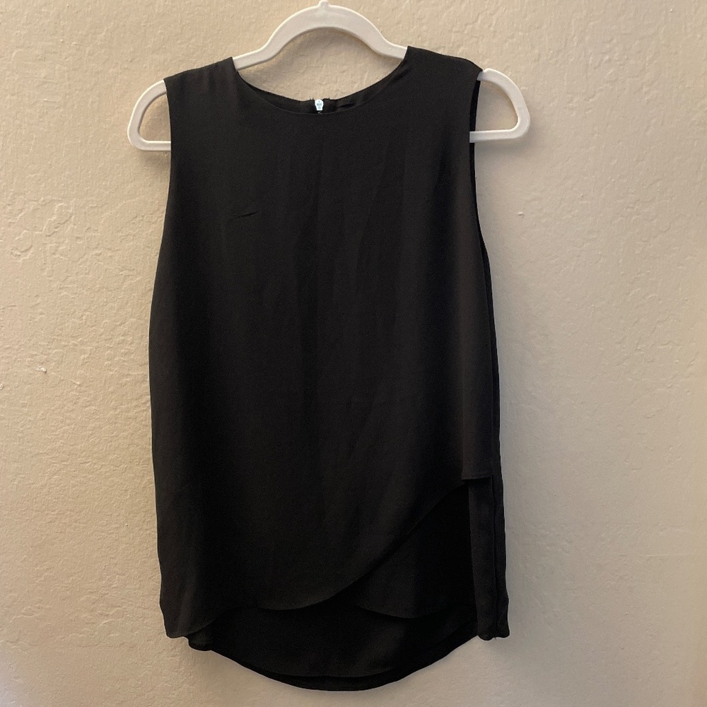 Chico’s sleeveless high low top